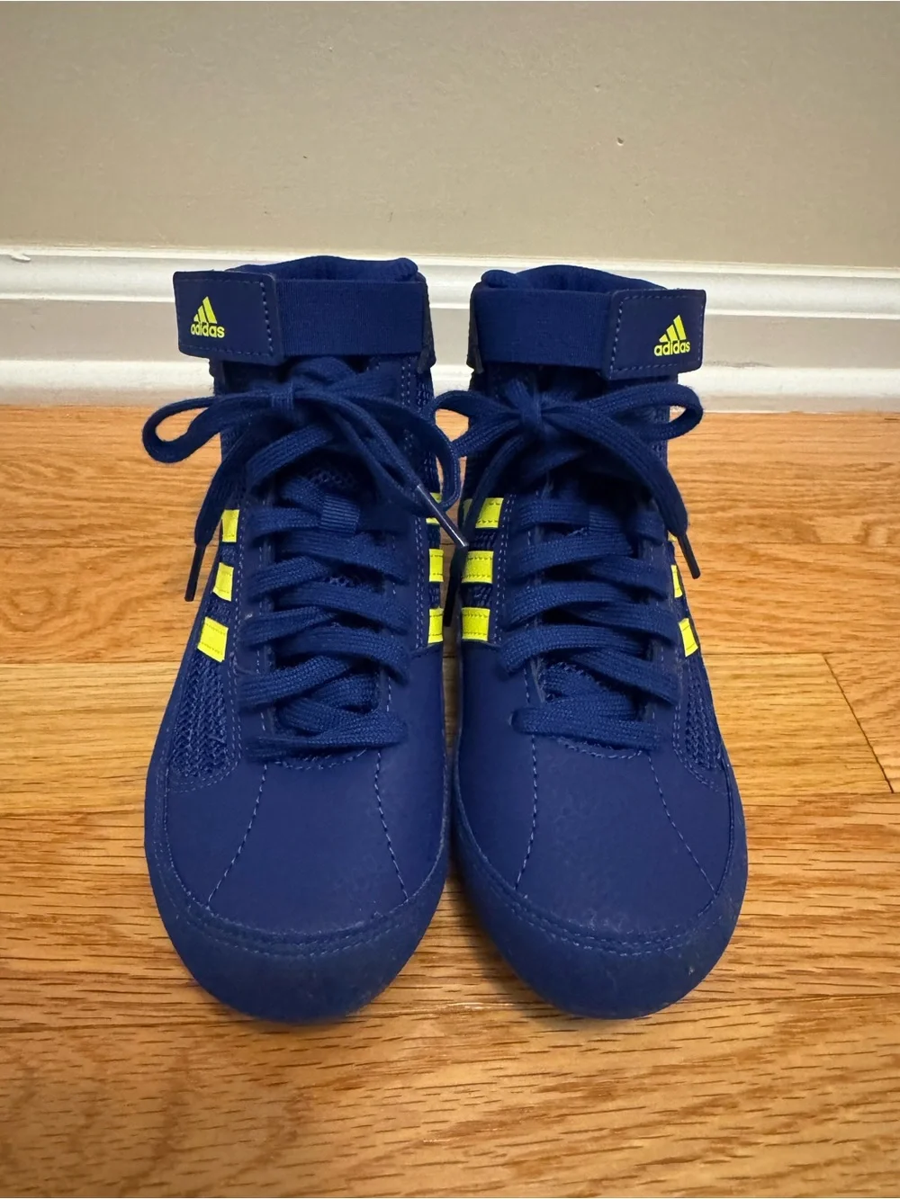Adidas Kids HVC 2 wrestling shoes - size 2